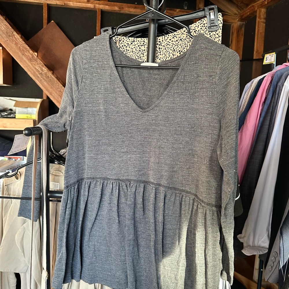 Women's Grey V-Neck Long Sleeve Peplum Top